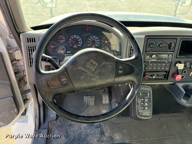 image for item EC8039 2009 International 4400 SBA  vacuum truck