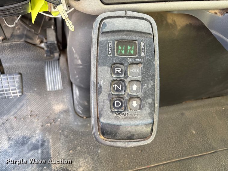 image for item EC8039 2009 International 4400 SBA  vacuum truck