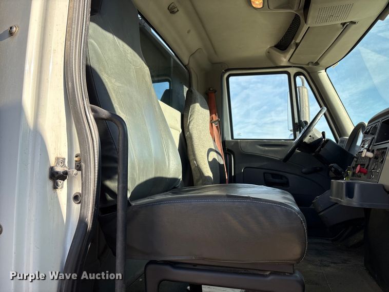 image for item EC8039 2009 International 4400 SBA  vacuum truck