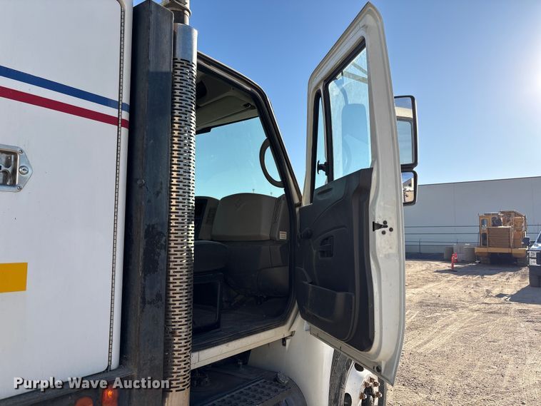 image for item EC8039 2009 International 4400 SBA  vacuum truck