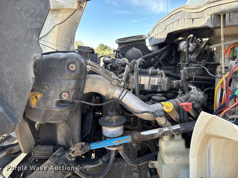 image for item EC8039 2009 International 4400 SBA  vacuum truck