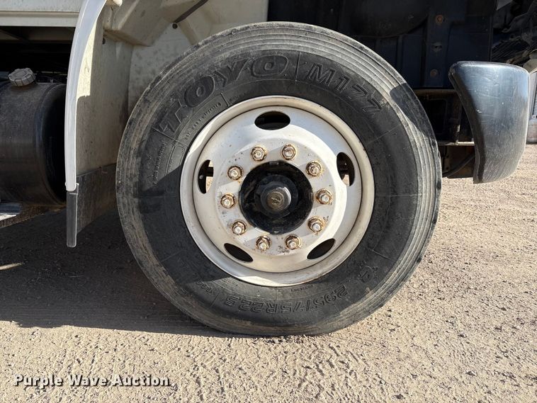 image for item EC8039 2009 International 4400 SBA  vacuum truck