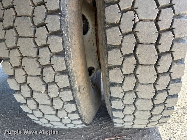 image for item EC8039 2009 International 4400 SBA  vacuum truck