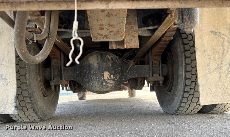 image for item EC8039 2009 International 4400 SBA  vacuum truck