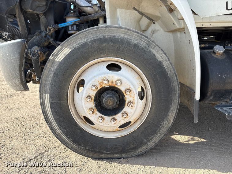 image for item EC8039 2009 International 4400 SBA  vacuum truck