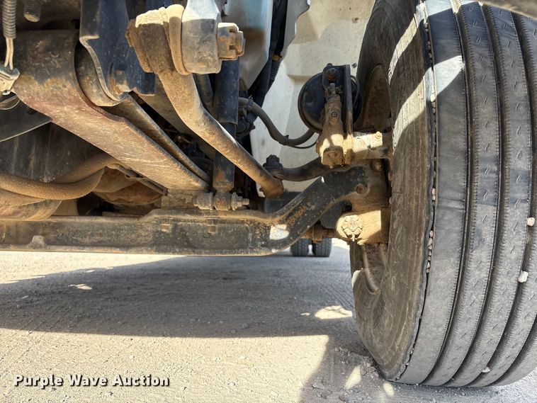 image for item EC8039 2009 International 4400 SBA  vacuum truck