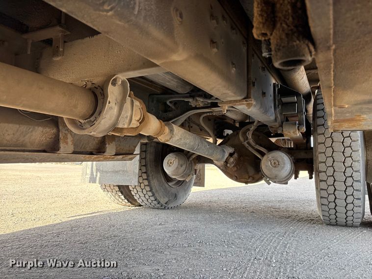 image for item EC8039 2009 International 4400 SBA  vacuum truck