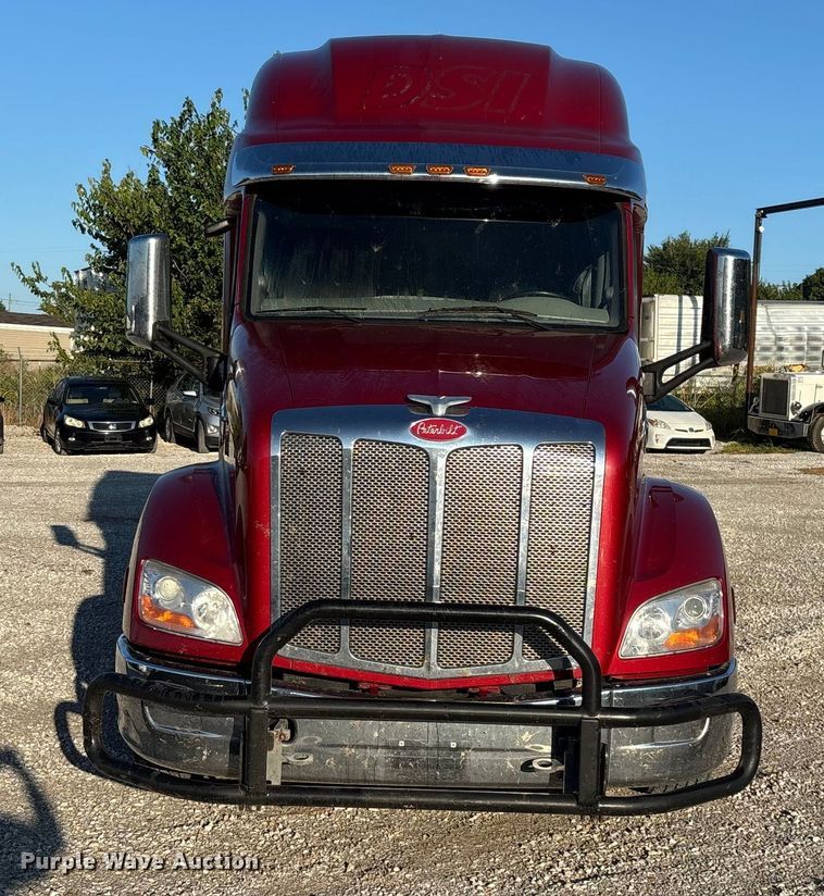 image for item ED2249 2021 Peterbilt 579 semi truck