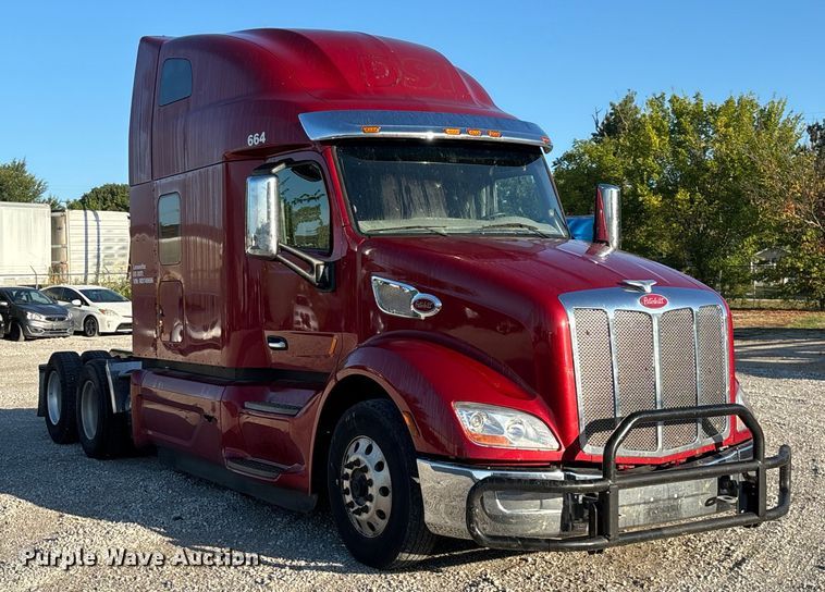 image for item ED2249 2021 Peterbilt 579 semi truck