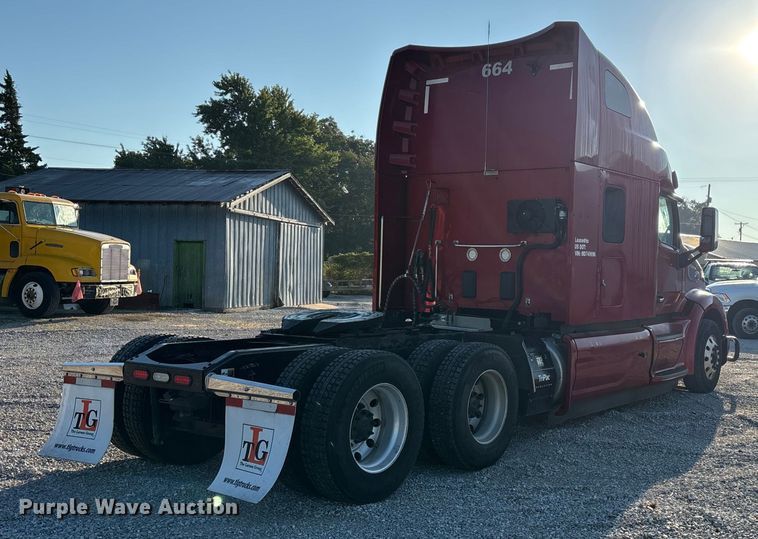 image for item ED2249 2021 Peterbilt 579 semi truck