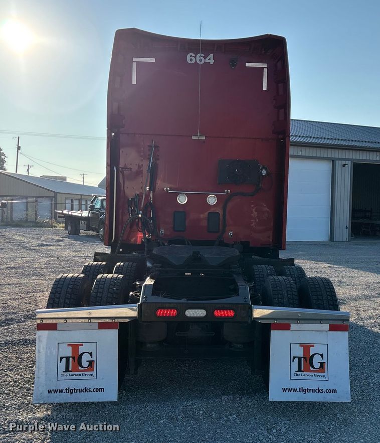 image for item ED2249 2021 Peterbilt 579 semi truck