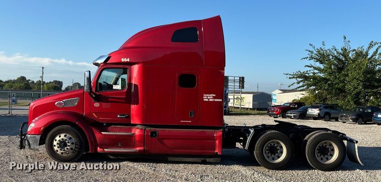 image for item ED2249 2021 Peterbilt 579 semi truck