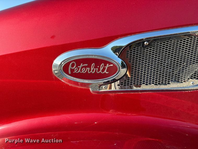 image for item ED2249 2021 Peterbilt 579 semi truck