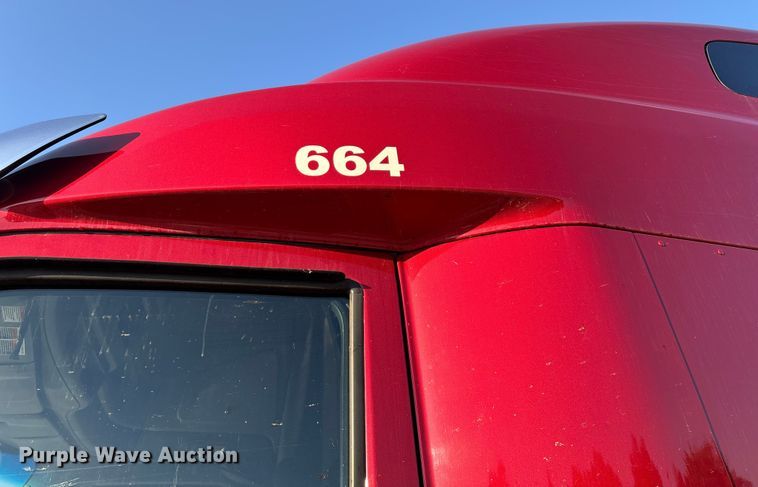 image for item ED2249 2021 Peterbilt 579 semi truck