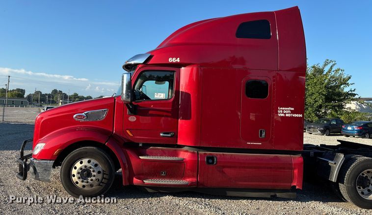 image for item ED2249 2021 Peterbilt 579 semi truck