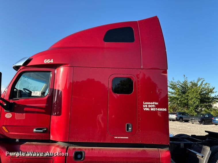 image for item ED2249 2021 Peterbilt 579 semi truck