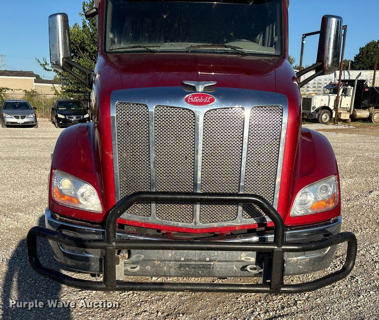 image for item ED2249 2021 Peterbilt 579 semi truck