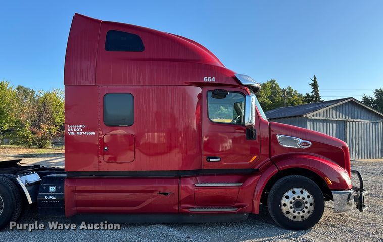 image for item ED2249 2021 Peterbilt 579 semi truck
