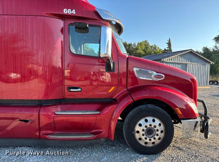 image for item ED2249 2021 Peterbilt 579 semi truck
