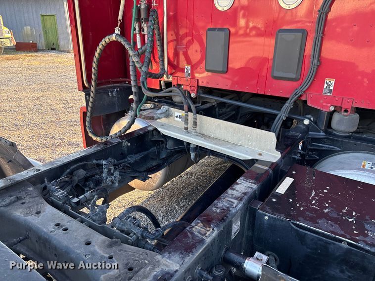 image for item ED2249 2021 Peterbilt 579 semi truck