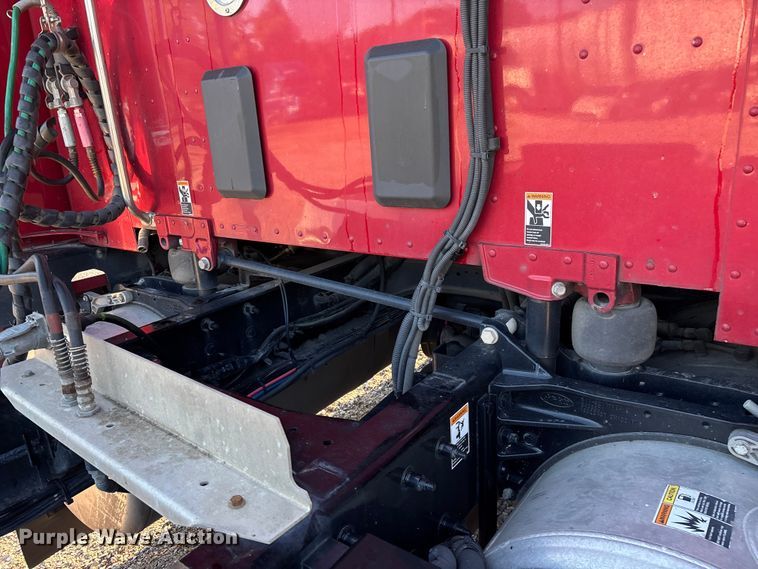 image for item ED2249 2021 Peterbilt 579 semi truck