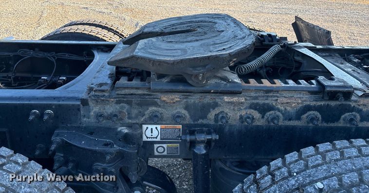 image for item ED2249 2021 Peterbilt 579 semi truck