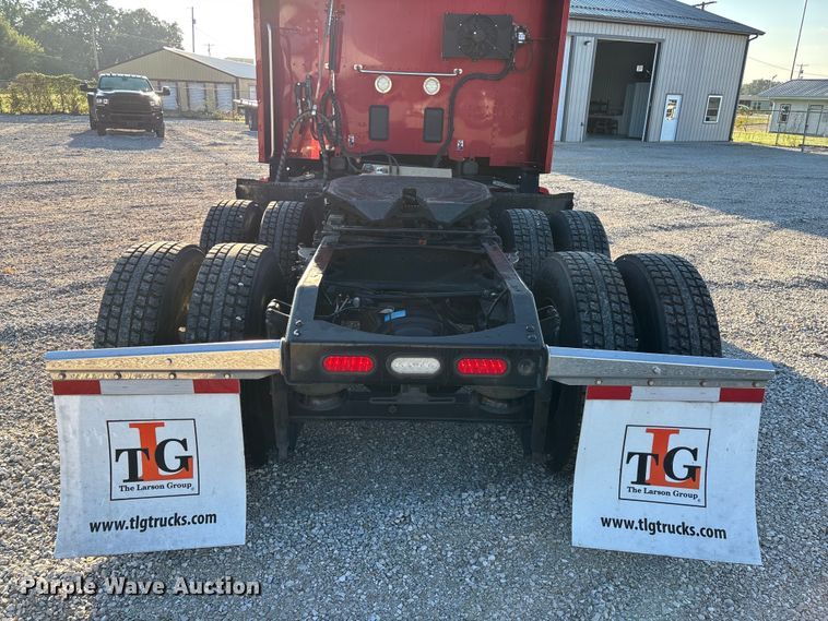 image for item ED2249 2021 Peterbilt 579 semi truck