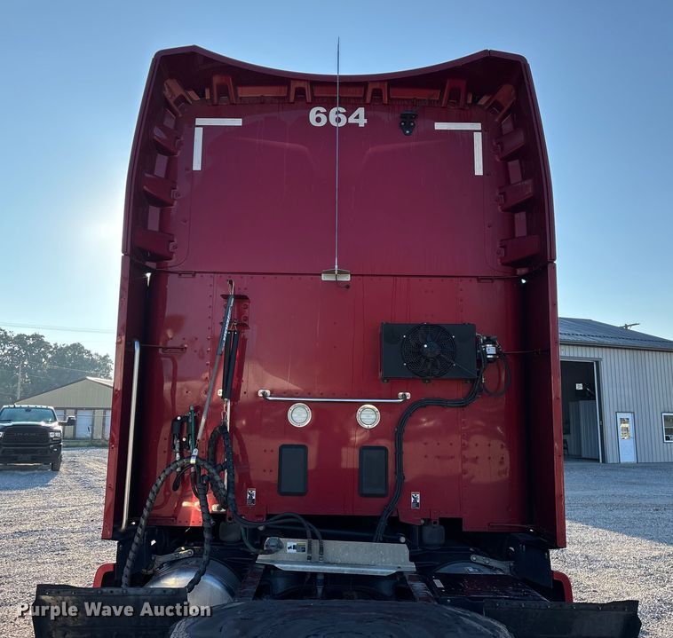 image for item ED2249 2021 Peterbilt 579 semi truck