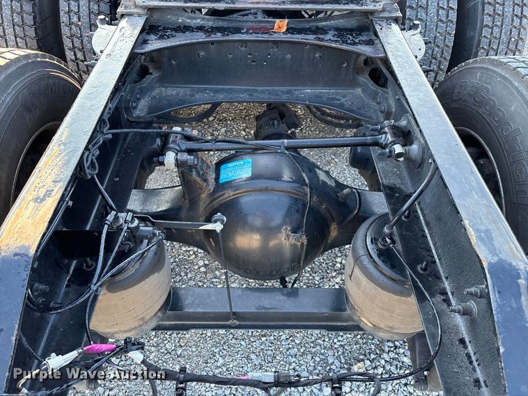 image for item ED2249 2021 Peterbilt 579 semi truck