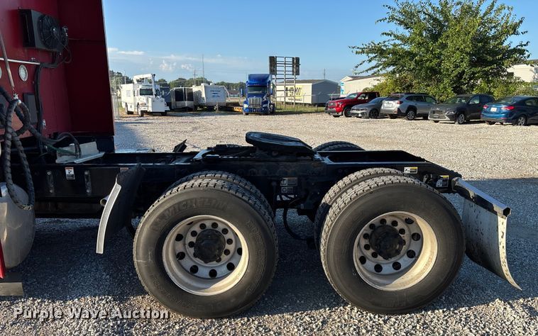 image for item ED2249 2021 Peterbilt 579 semi truck