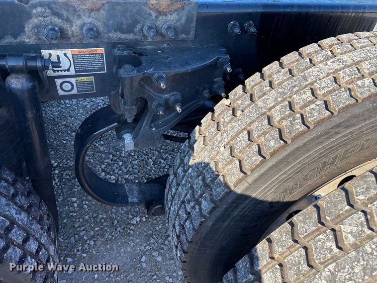 image for item ED2249 2021 Peterbilt 579 semi truck