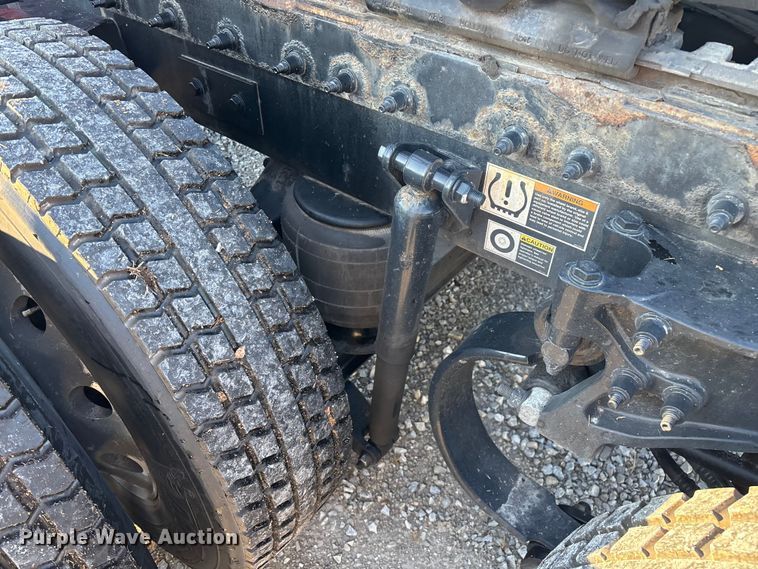 image for item ED2249 2021 Peterbilt 579 semi truck