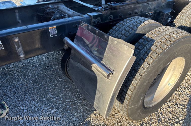 image for item ED2249 2021 Peterbilt 579 semi truck