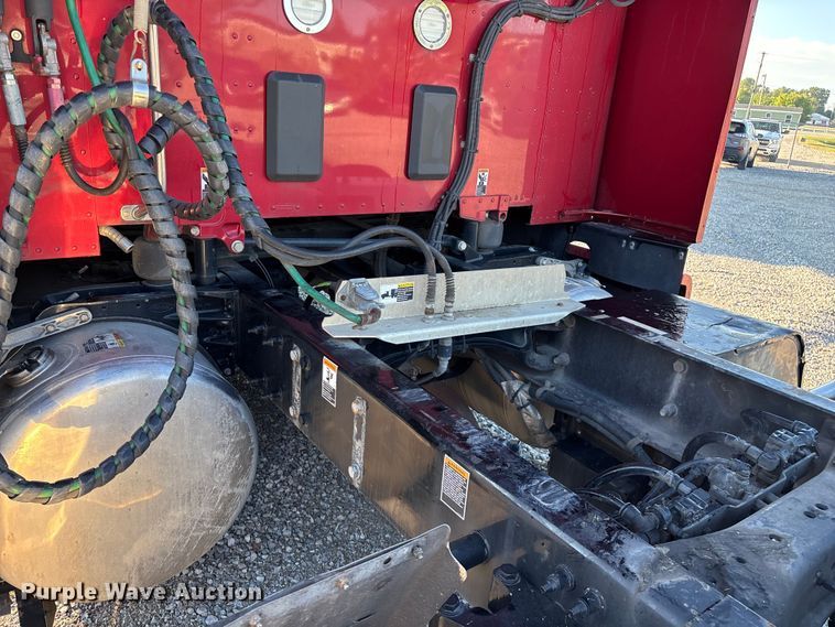 image for item ED2249 2021 Peterbilt 579 semi truck