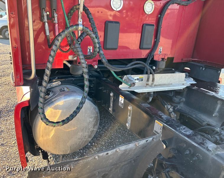 image for item ED2249 2021 Peterbilt 579 semi truck