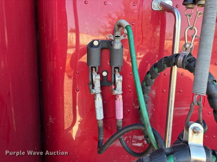 image for item ED2249 2021 Peterbilt 579 semi truck