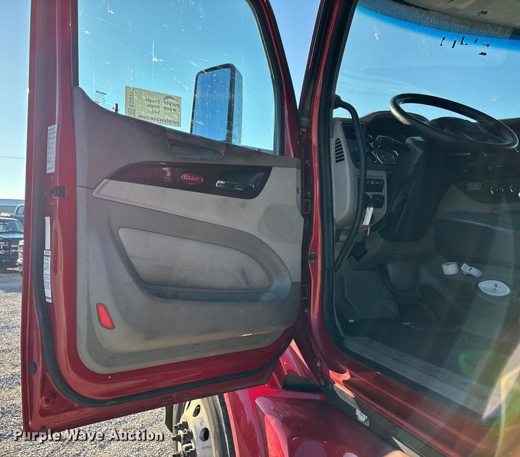 image for item ED2249 2021 Peterbilt 579 semi truck