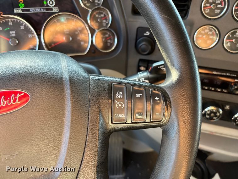 image for item ED2249 2021 Peterbilt 579 semi truck