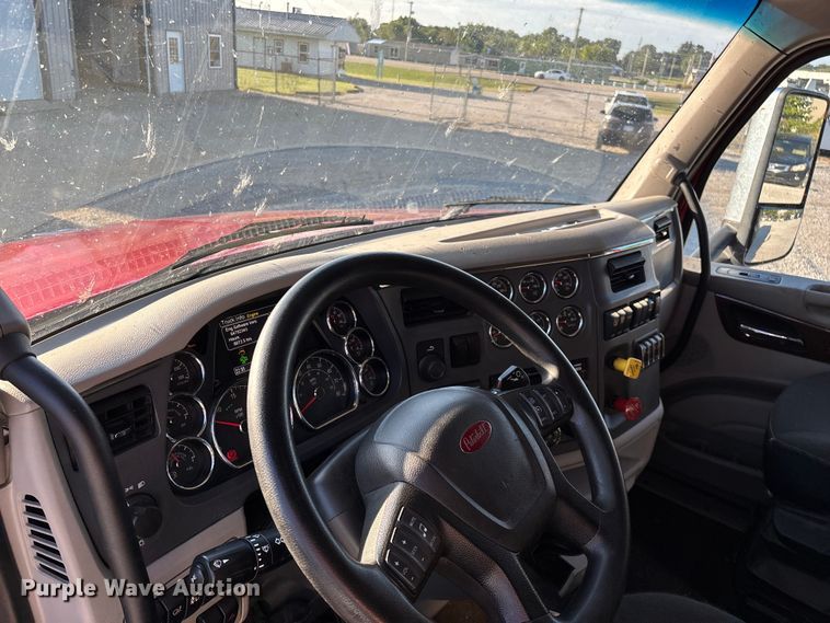 image for item ED2249 2021 Peterbilt 579 semi truck