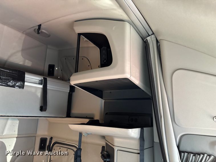 image for item ED2249 2021 Peterbilt 579 semi truck