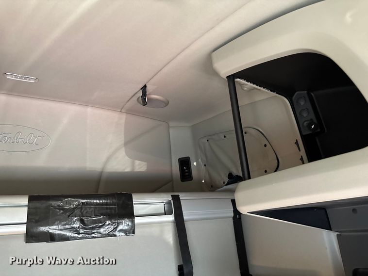 image for item ED2249 2021 Peterbilt 579 semi truck