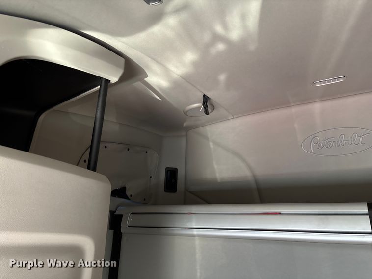 image for item ED2249 2021 Peterbilt 579 semi truck