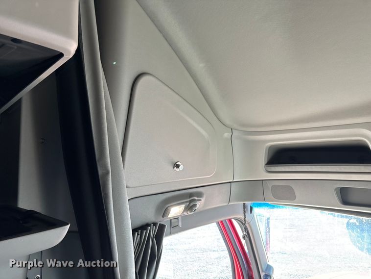 image for item ED2249 2021 Peterbilt 579 semi truck