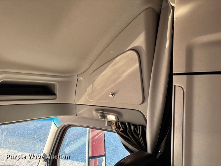 image for item ED2249 2021 Peterbilt 579 semi truck