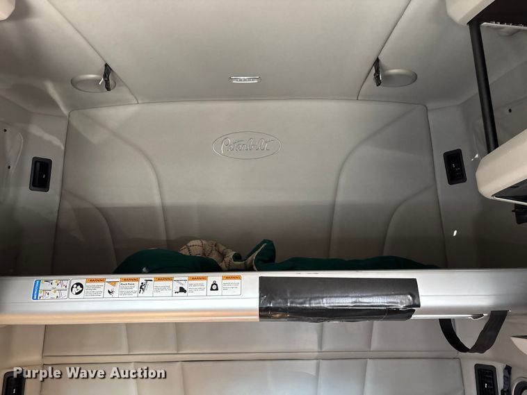 image for item ED2249 2021 Peterbilt 579 semi truck