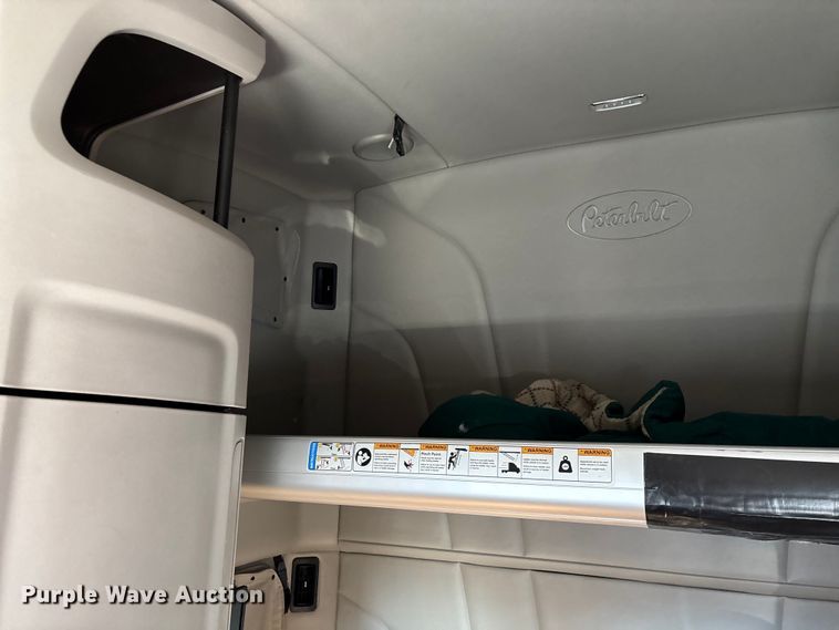 image for item ED2249 2021 Peterbilt 579 semi truck