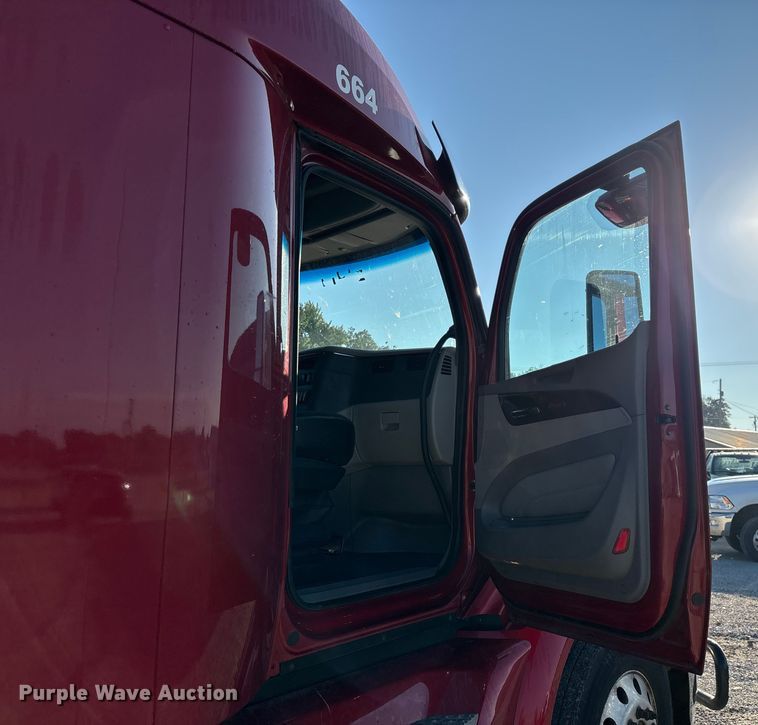 image for item ED2249 2021 Peterbilt 579 semi truck