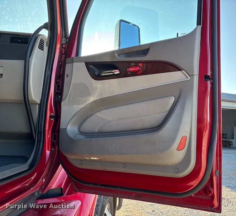 image for item ED2249 2021 Peterbilt 579 semi truck