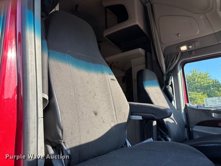 image for item ED2249 2021 Peterbilt 579 semi truck