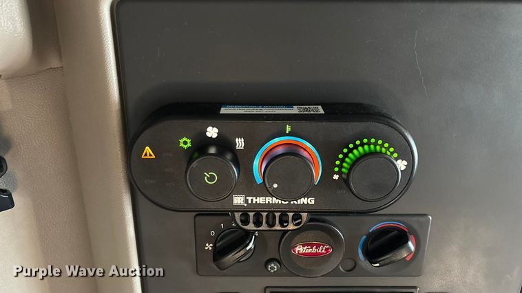 image for item ED2249 2021 Peterbilt 579 semi truck